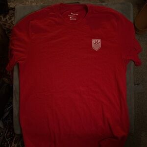 Nike Red USA Shield Short-Sleeve Men’s Tee size L